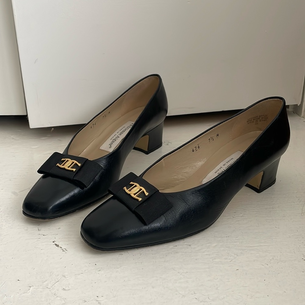 Etienne Aigner black leather heels 7.5